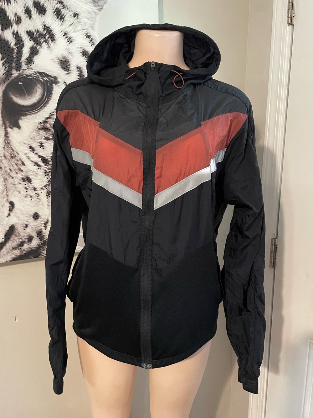 Nike Windrunner wild run jacket reflective chevron athletic top full zip medium